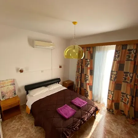 Guest house Moutallos Homes