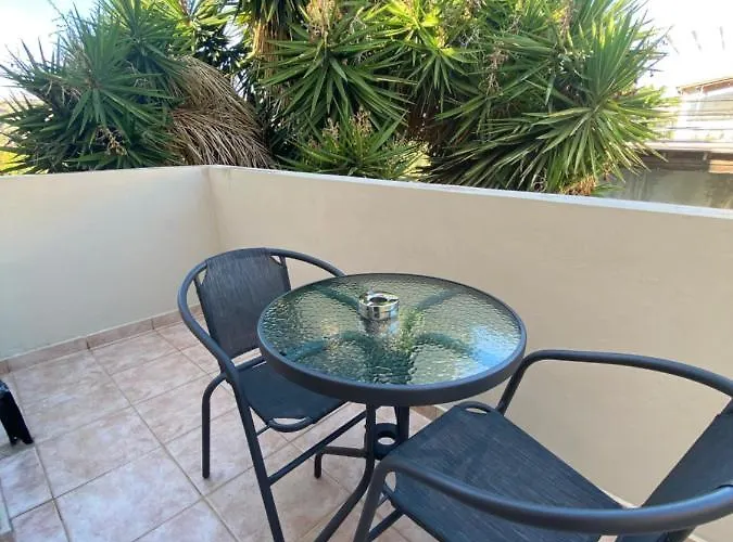 Pensión Moutallos Paphos